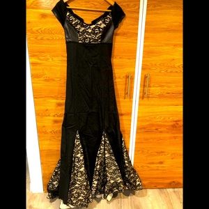 Goth evening dress by Sumie Tachibana.